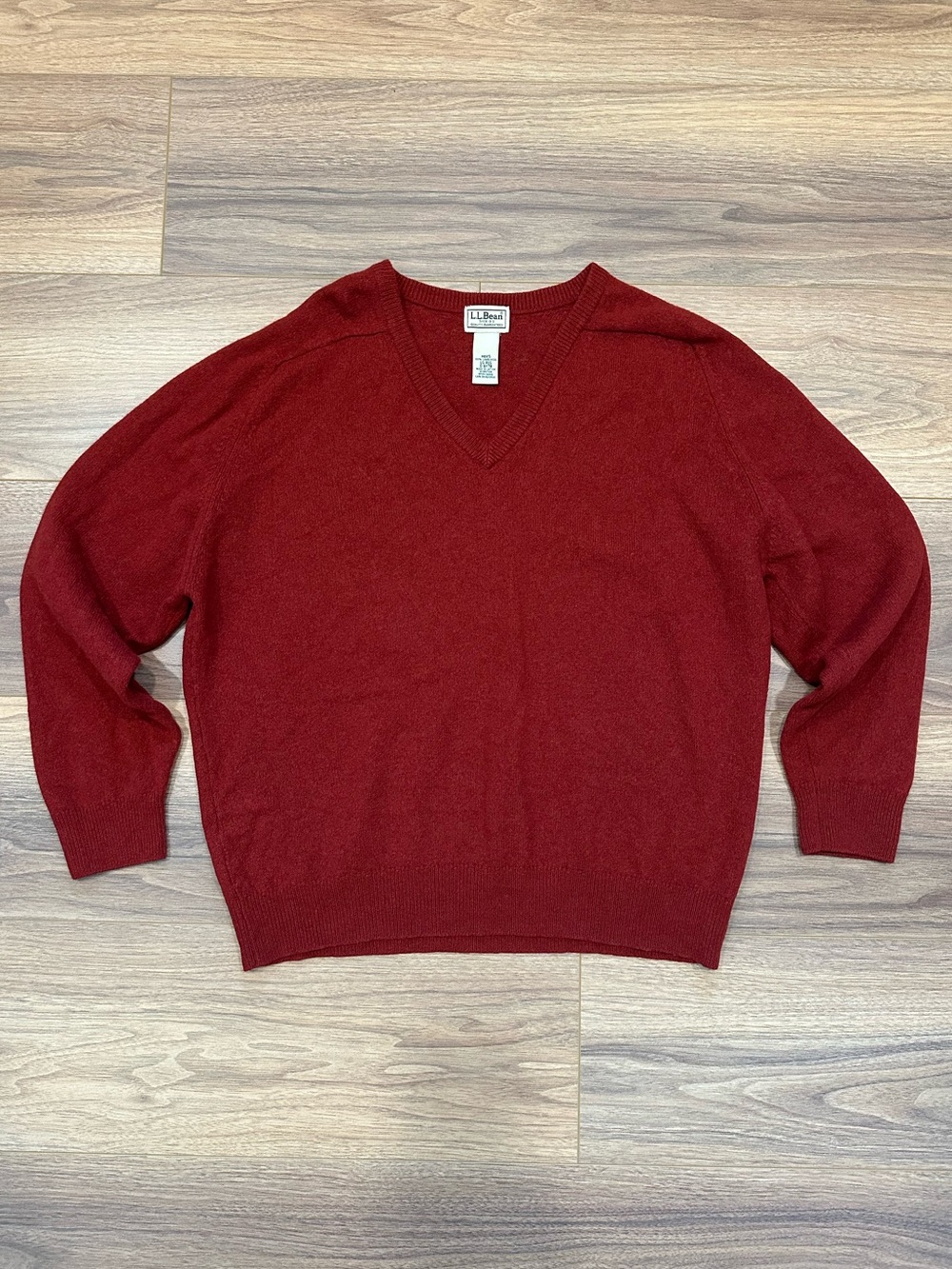 LL Bean V Neck Lambswool Sweater in Red Size Large